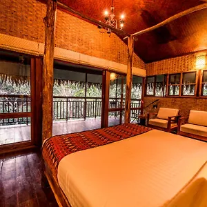 4* Resort Pepper Trail